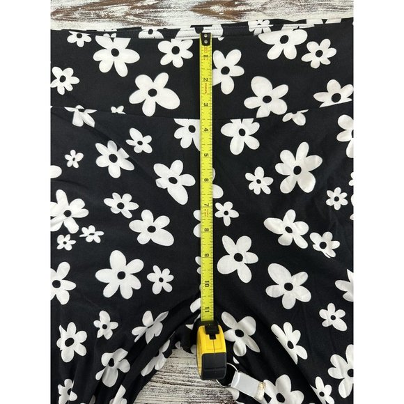 New No Boundaries Floral Knit Flare Pants XL Juniors Women Black‎ White - Picture 5 of 7